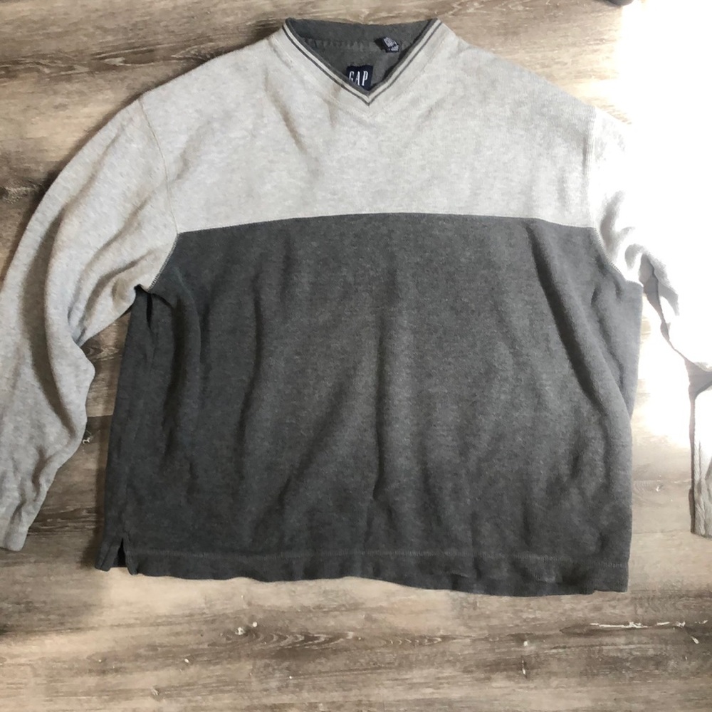 GAP V-Neck Grey/Dark Grey Sweater